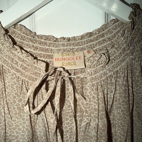 Rungolee Louise V Neck Smocked Neck Blouse Silk Size S Small Beige - Picture 3 of 6